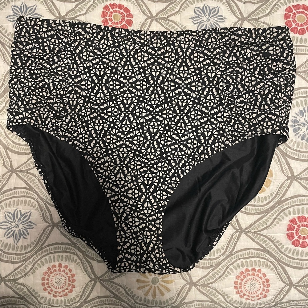 L.L. Bean Black and White Patterned Bikini Bottom high rise size 18